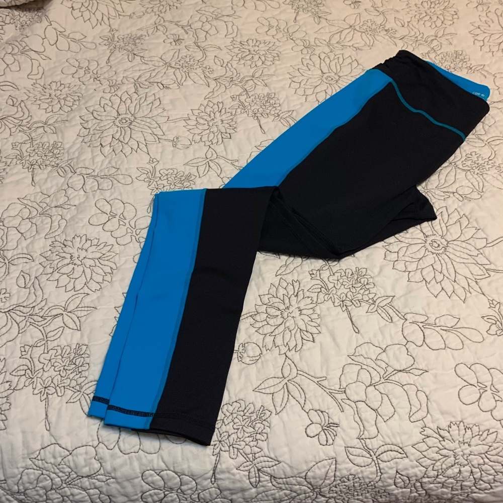cee bee Cheryl Burke turquoise and black leggings